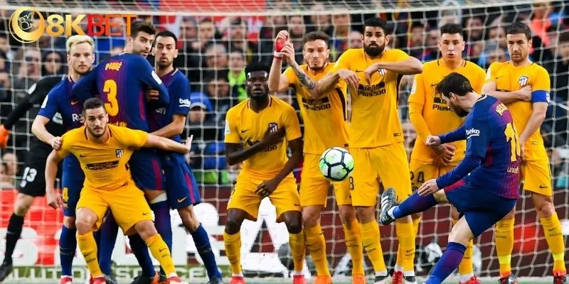 Đá Phạt Gián Tiếp - Kinh Nghiệm Đặt Cược Giành Chiến Thắng 2 Đá phạt gián tiếp trong bóng đá xảy ra khi phạm lỗi gần