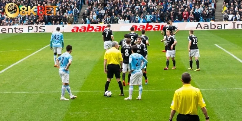 Đá Phạt Gián Tiếp - Kinh Nghiệm Đặt Cược Giành Chiến Thắng 3 Một vài tình huống vi phạm dẫn đến đá phạt gián tiếp